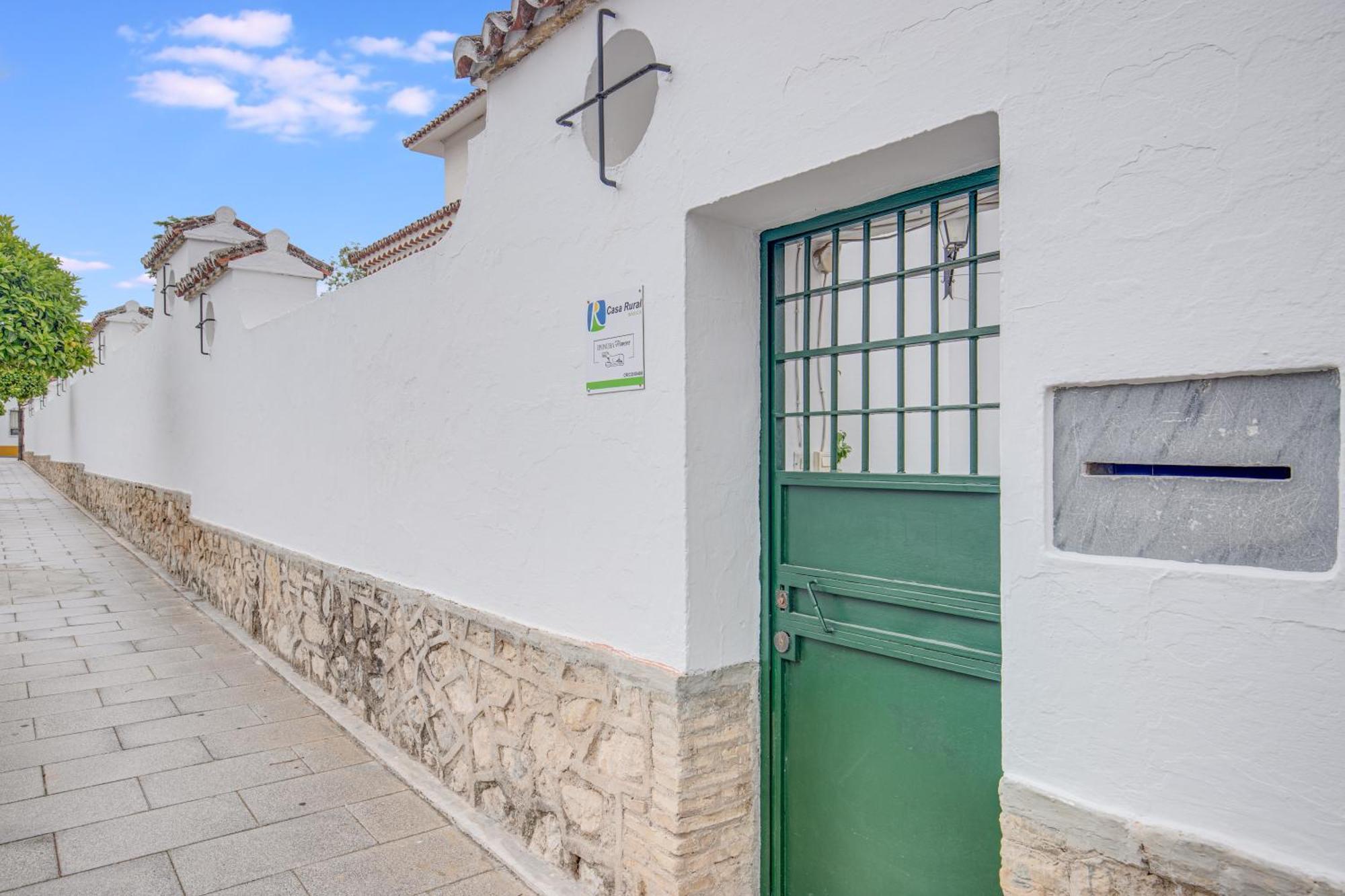 -Iponubahomes- Centrica Casa Con Jardin Y Chimenea Baena Exterior photo